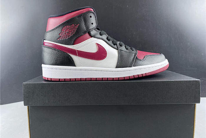 Jordan 1 Mid 554724-066