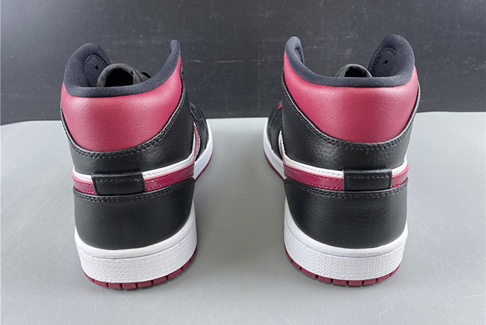 Jordan 1 Mid 554724-066