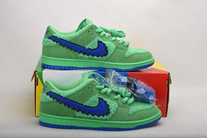 Dead x Nike SB Dunk Low“ Green Bear” CJ5378-300