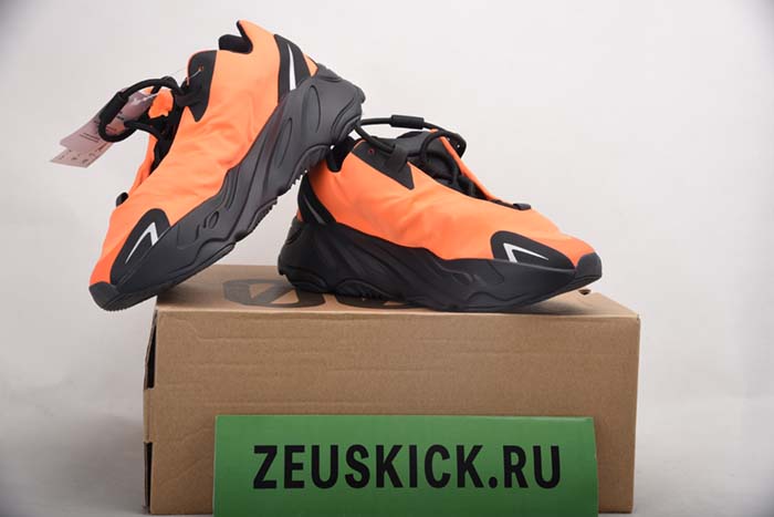 ADIDAS YEEZY BOOST 700 MNVN ORANGE - FV3258