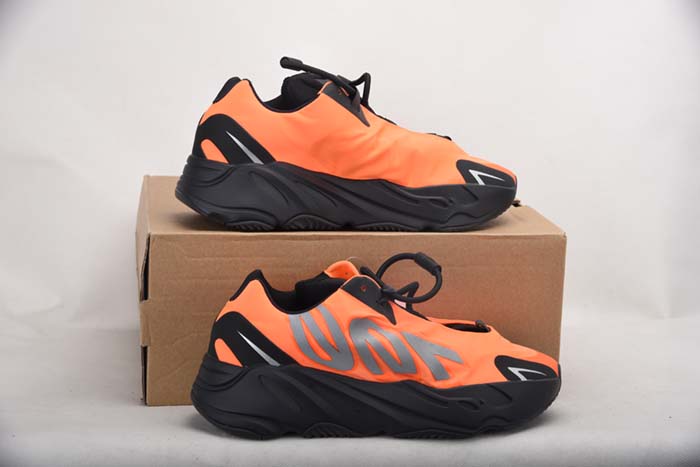 ADIDAS YEEZY BOOST 700 MNVN ORANGE - FV3258