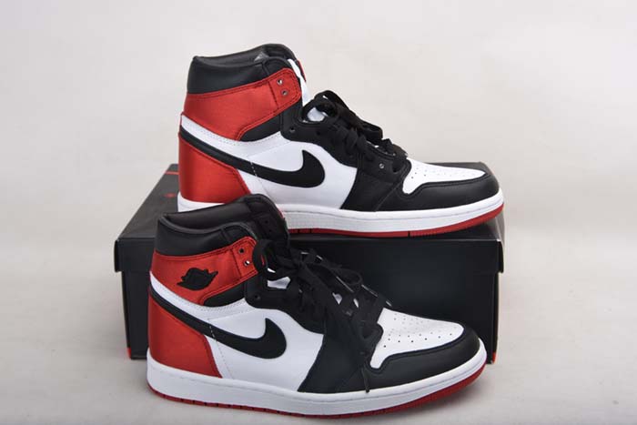 JORDAN 1 RETRO HIGH SATIN BLACK TOE - CD0461-016