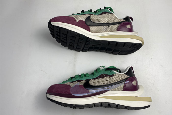 Nike Vaporwaffle sacai Villain Red Neptune Green