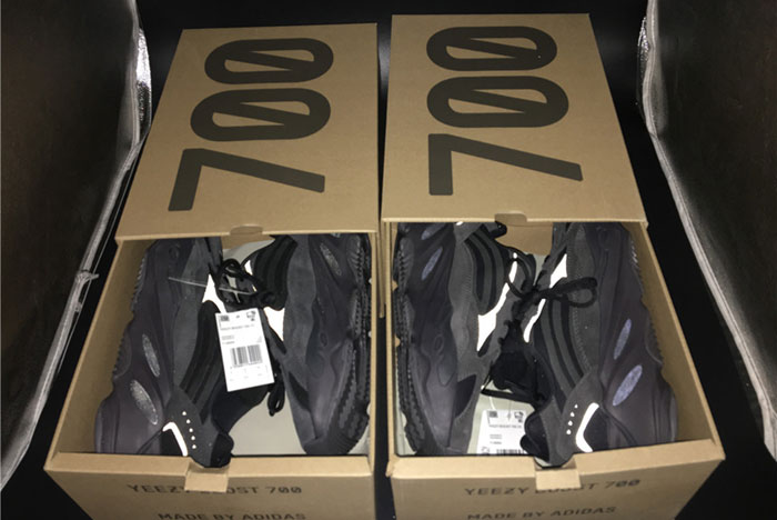 ADIDAS YEEZY BOOST 700 V2 VANTA - FU6684