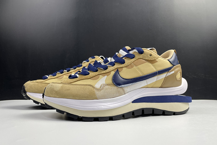 sacai x Nike VaporWaffle 3.0 DD1875-200