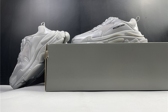 Balenciaga Track Sneaker 536737 W2FS2 8100