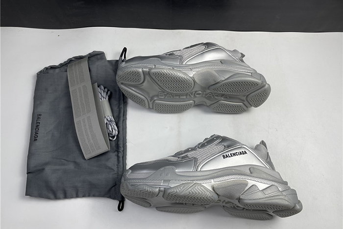 Balenciaga Track Sneaker 536737 W2FS2 8100