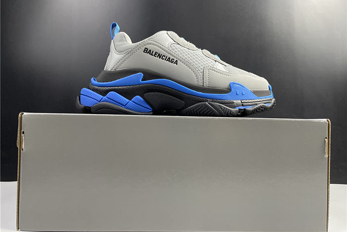 Balenciaga track sneaker 536737 W06N1 9013