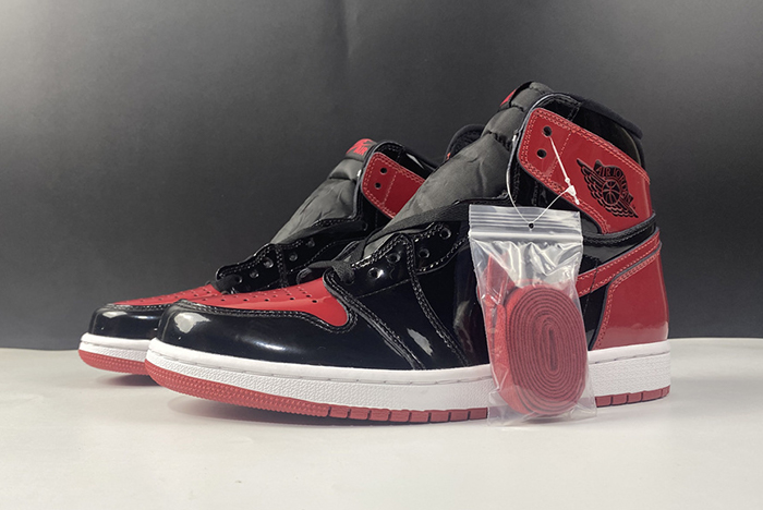 Air Jordan 1 High OG “Bred Patent” 555088-063