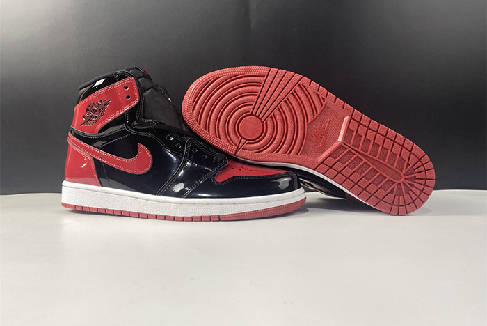 Air Jordan 1 High OG “Bred Patent” 555088-063