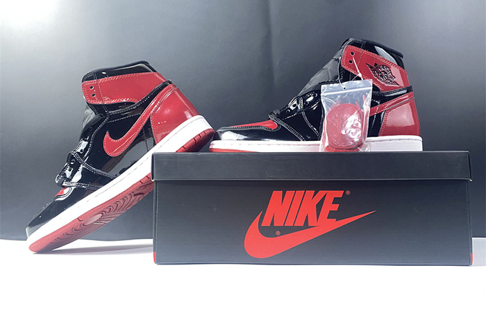 Air Jordan 1 High OG “Bred Patent” 555088-063