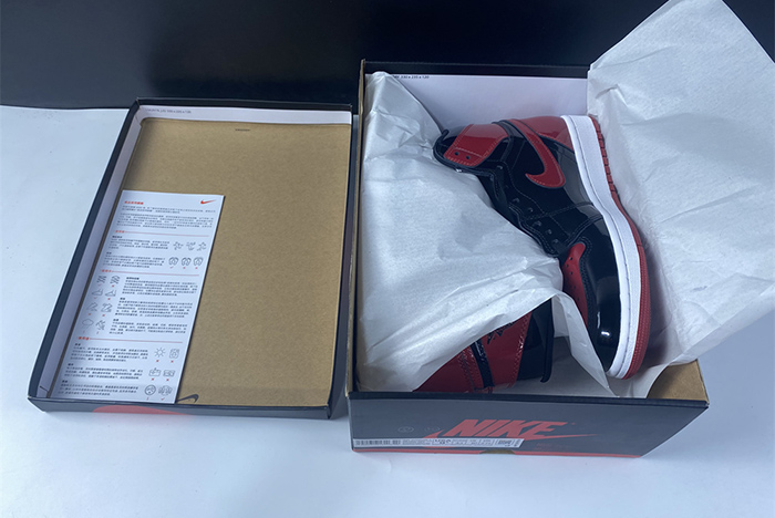 Air Jordan 1 High OG “Bred Patent” 555088-063