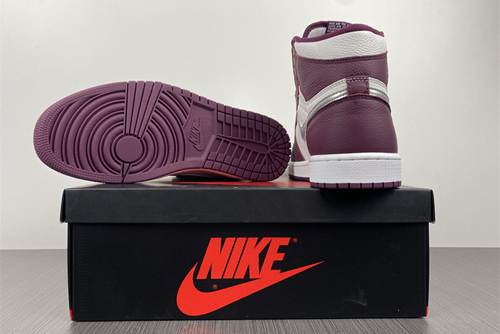 Jordan 1 Retro High OG Bordeaux 555088-611