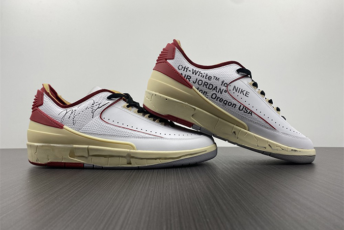 OFF-WHITE x Air Jordan 2 Low  DJ4375-106