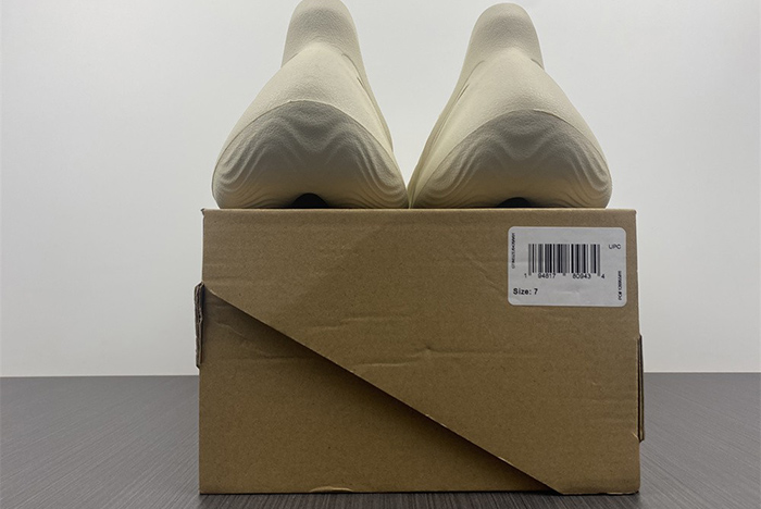 adidas Yeezy Foam RNNR Sand  FY4567