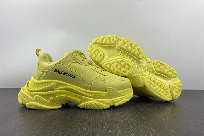 Balenciaga Triple Sneaker 524039 W1FB6 2308