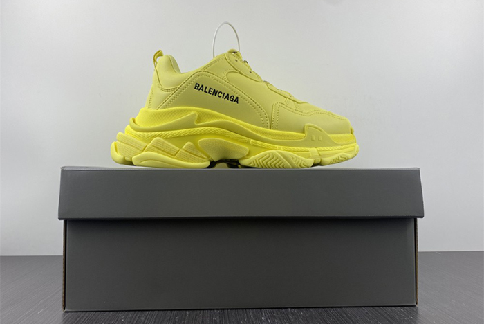 Balenciaga Triple Sneaker 524039 W1FB6 2308