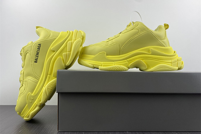 Balenciaga Triple Sneaker 524039 W1FB6 2308