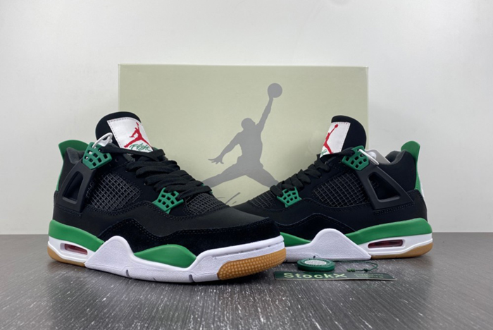 Nike SB x Air Jordan 4  DR5415-030