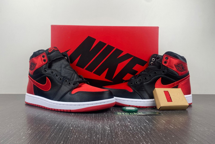 代Air Jordan 1 High OG WMNS Satin Bred FD4810-061