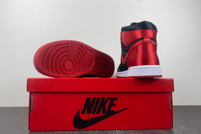 代Air Jordan 1 High OG WMNS Satin Bred FD4810-061