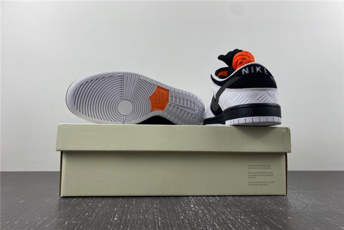 TIGHTBOOTH x Nike SB Dunk Low  FD2629-100