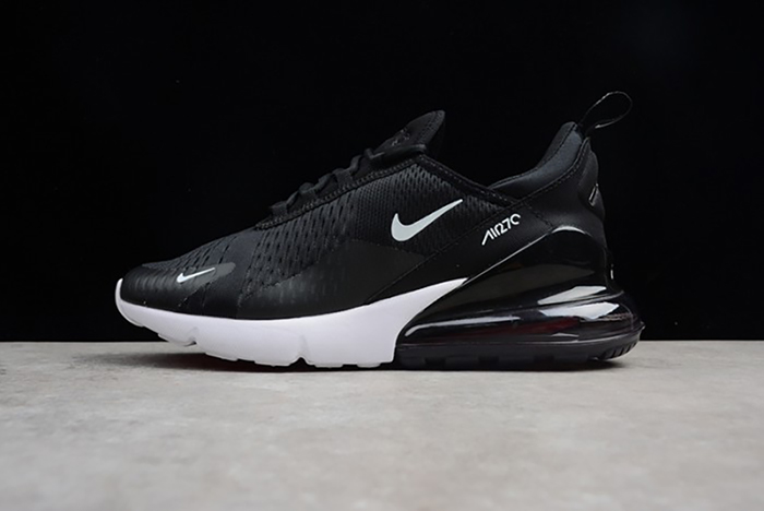 Nike Air Max 270 in black/white AH8050-002