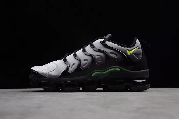 Nike Air VaporMax Plus Black Volt 924453-009