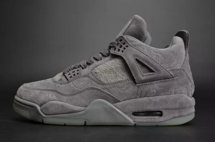 KAWS x Air Jordan 4