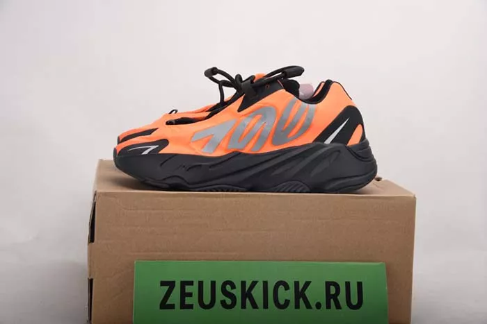 ADIDAS YEEZY BOOST 700 MNVN ORANGE - FV3258