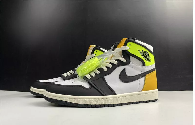 Air Jordan 1 High OG “University Gold” 555088-118