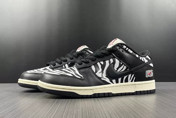 Nike SB Dunk Low Quartersnacks Zebra DM3510-001