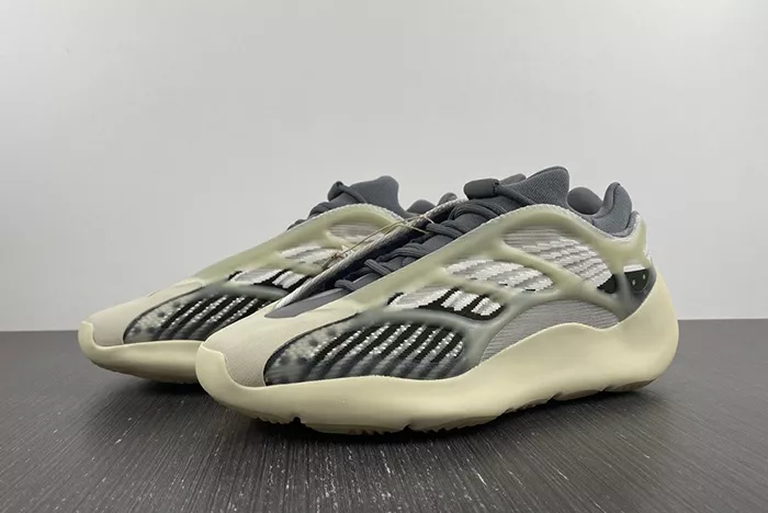 adidas YEEZY 700 V3 Fade  ID1674