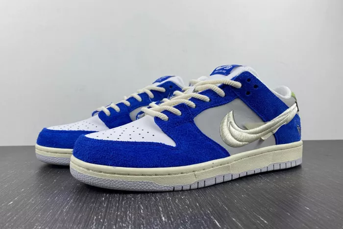 Fly Streetwear x Nike SB Dunk Low  DQ5130-400